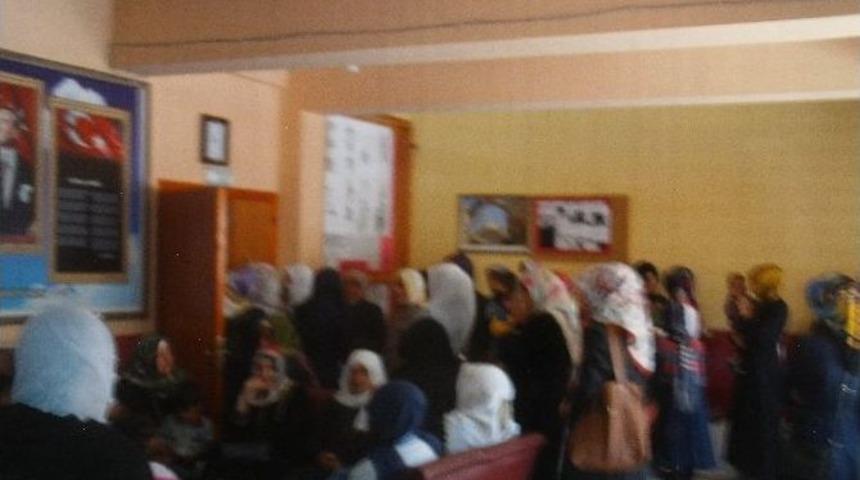 &Ouml;zalp İl&ccedil;esinde Kutlu Doğum Haftası Etkinliği