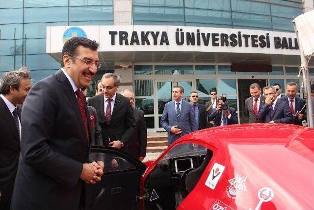 Bakan Tüfenkci, Yerli Otomobile Dikkat Çekti