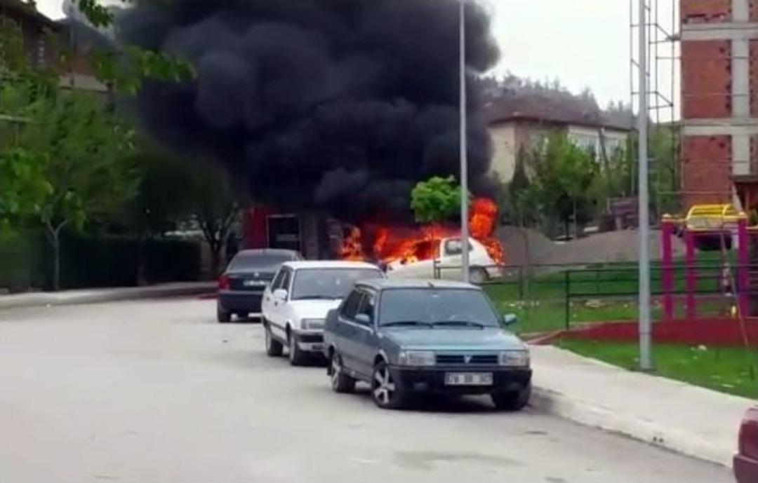 Seyir Halindeki Otomobil Alevlere Teslim Oldu