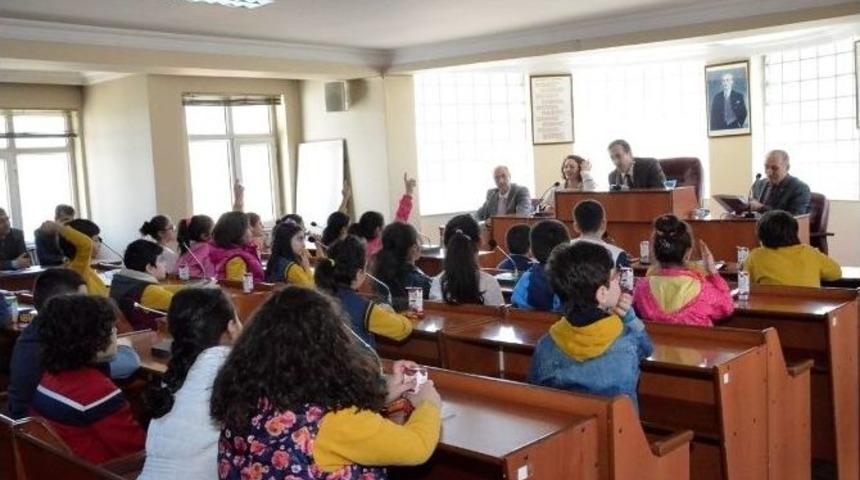 Belediye Başkanı Bulutlar Minik &Ouml;ğrencilere Ders Verdi