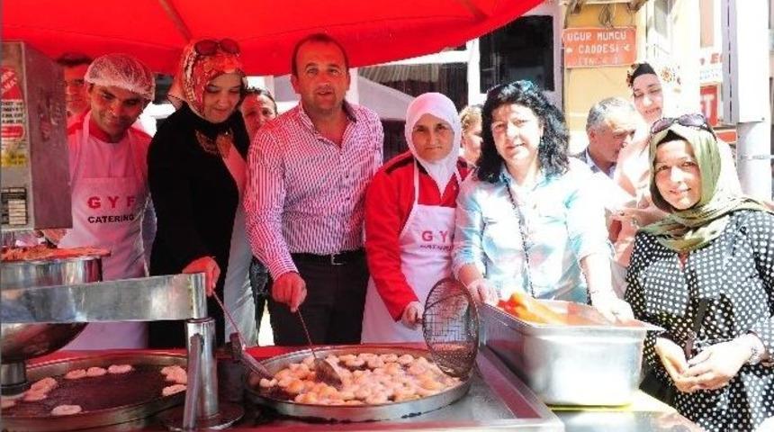 Ak Parti Biga&rsquo;da Lokma Dağıttı