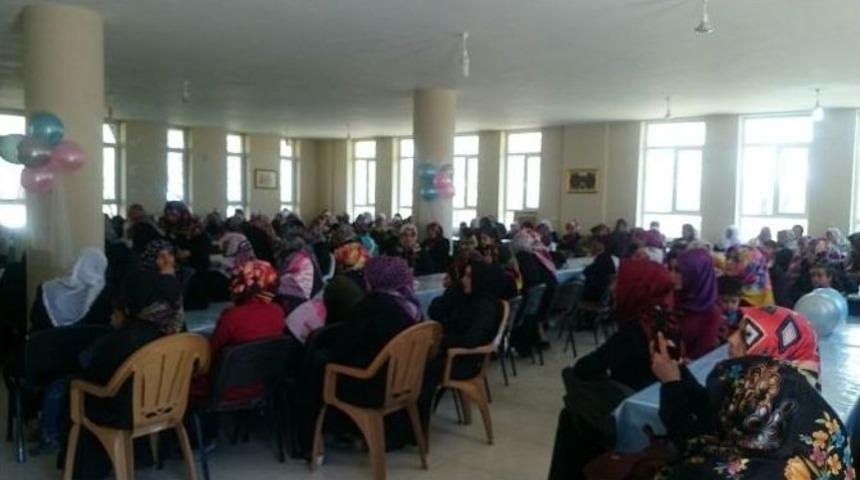 Hacı Sabah Şavur Kız Kur&rsquo;an Kursu&rsquo;nda Kutlu Doğum Programı