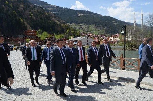 Adalet Bakanı Bekir Bozdağ Trabzon Gezisini Sürdürüyor