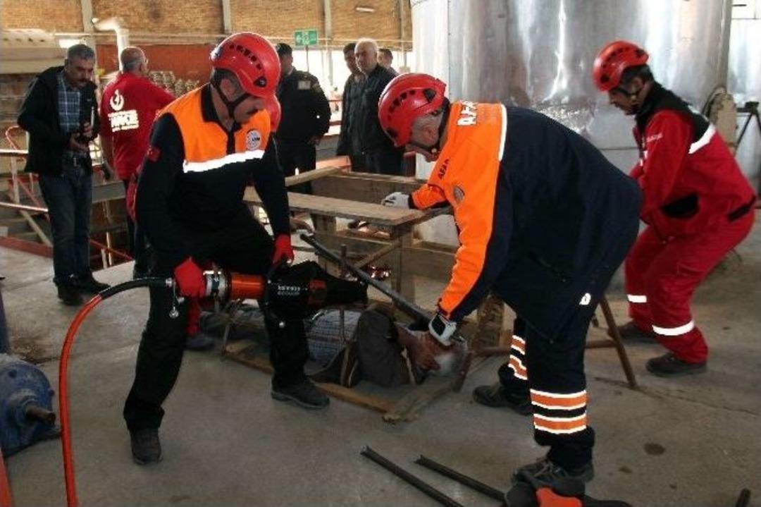 Fabrikada Ger&ccedil;eği Aratmayan Tatbikat