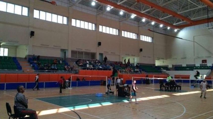 Badminton Grup M&uuml;sabakaları Başladı