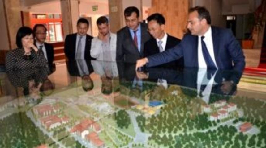 &Ccedil;inli Heyet Aib&uuml;&rsquo;y&uuml; Ziyaret Etti