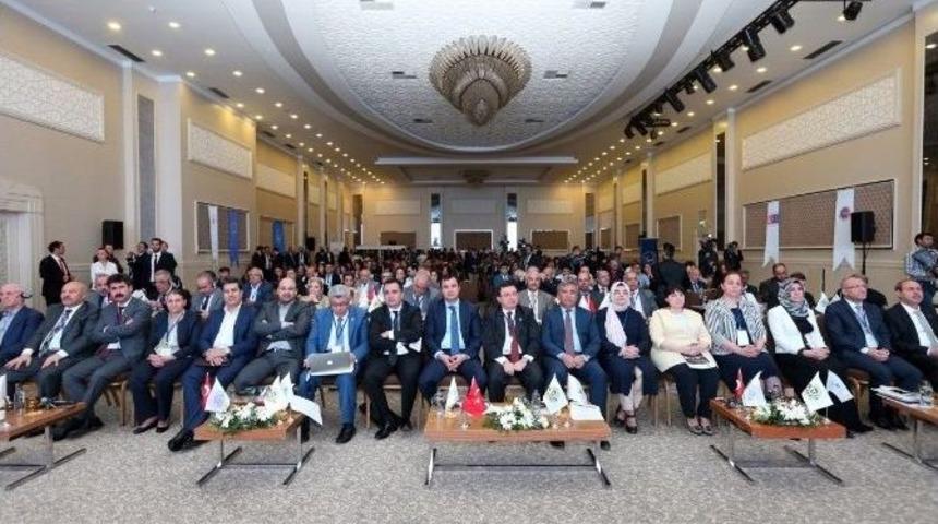 Gaziantep&rsquo;te G&ouml;&ccedil;, K&uuml;lt&uuml;r Ve Gastronomi Zirvesi Başladı