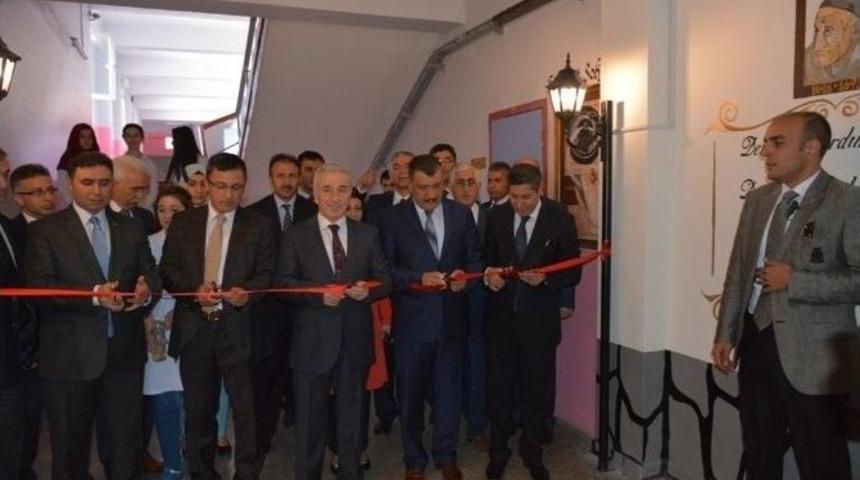 Anadolu Lisesinde Edebiyat Sokağı A&ccedil;ıldı