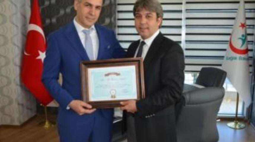 Şanlıurfa&rsquo;da Yılın Doktoru &Ouml;d&uuml;l&uuml;n&uuml; G&ouml;ğ&uuml;s Cerrahı Aldı