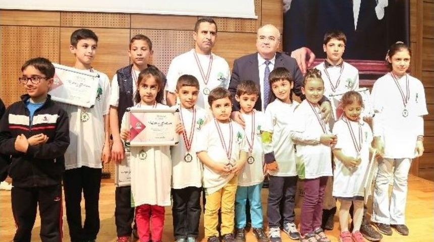 Şehitkamil&rsquo;de Alkışlar Şampiyon Satran&ccedil;&ccedil;ılara