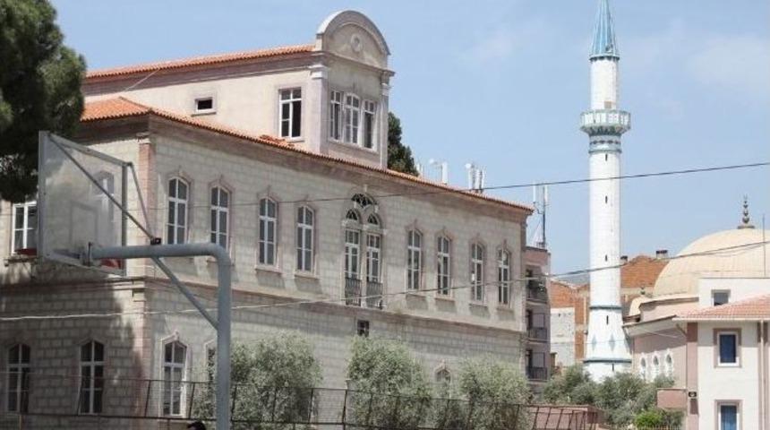 Tarihi Ortaokul Binasında Vatandaşları İsyan Ettiren Sessizlik