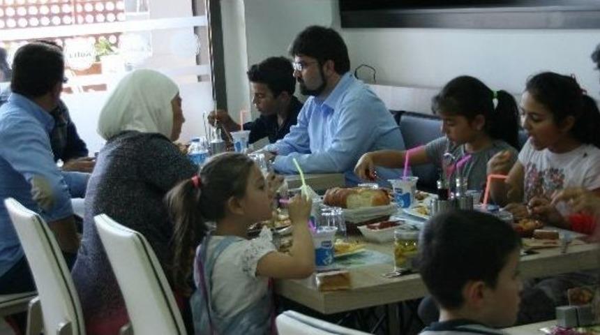 Gestaş M&uuml;lteci &Ccedil;ocukları Unutmadı