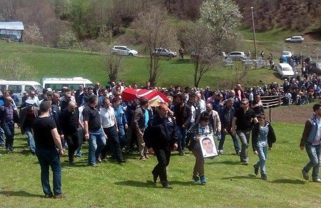 Dişini Çektirdikten Sonra Hayatını Kaybeden Polis Son Yolculuğuna Uğurlandı