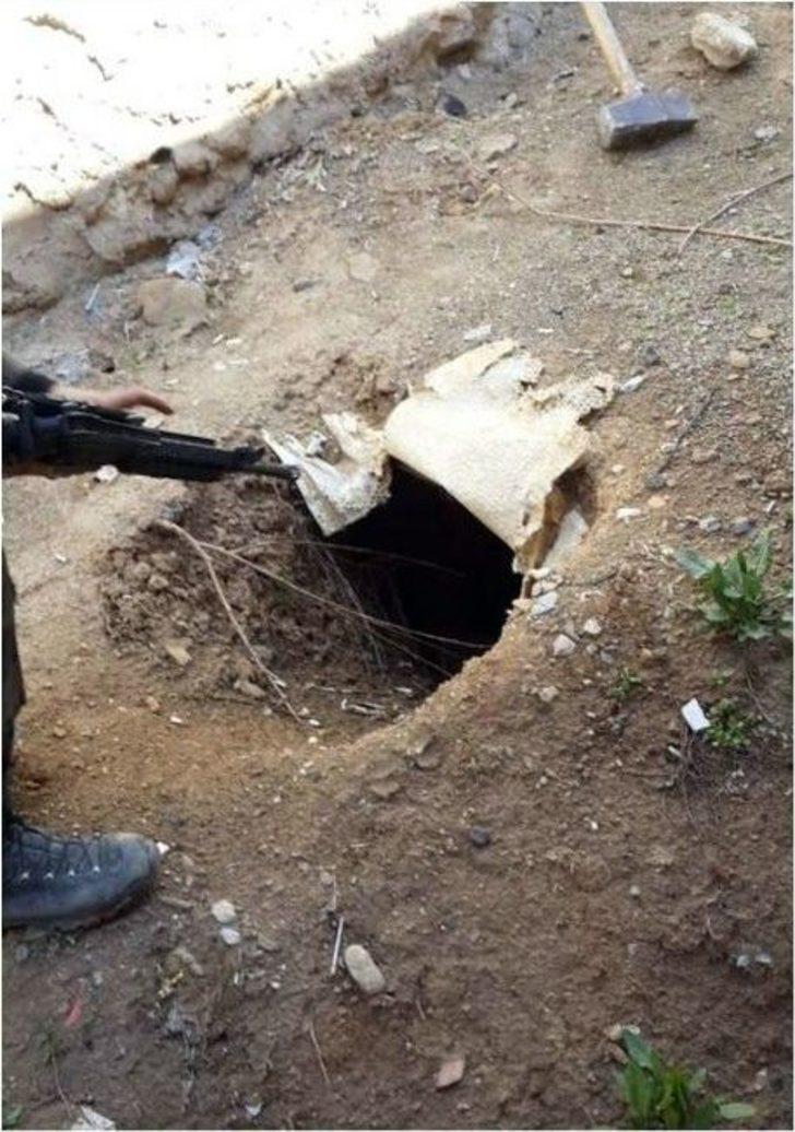 Yüksekova’da Çamaşır Makinesine Gizlenmiş Askeri Kıyafet Ele Geçirildi G1