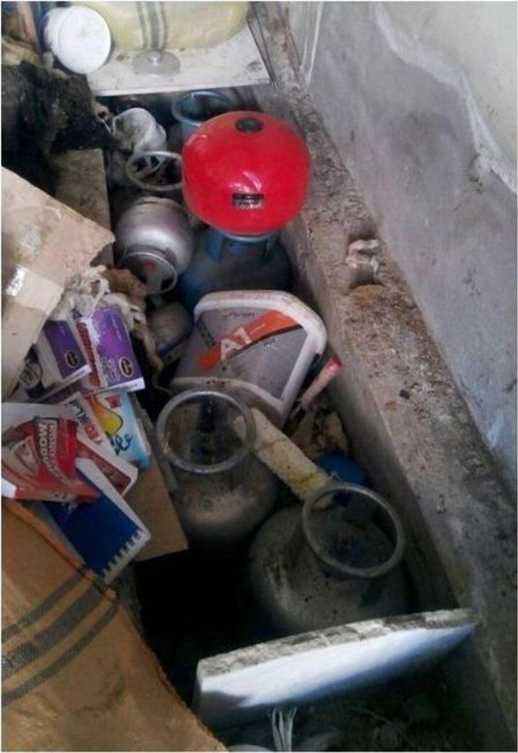 Yüksekova’da Çamaşır Makinesine Gizlenmiş Askeri Kıyafet Ele Geçirildi G5