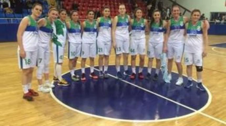 İzmit Belediyespor, Bayraklı Deplasmanında