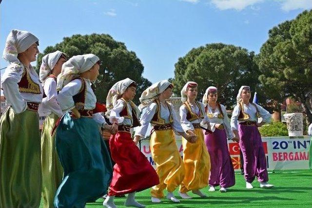 Bergama Dünya Çocukları İle Cıvıl Cıvıl