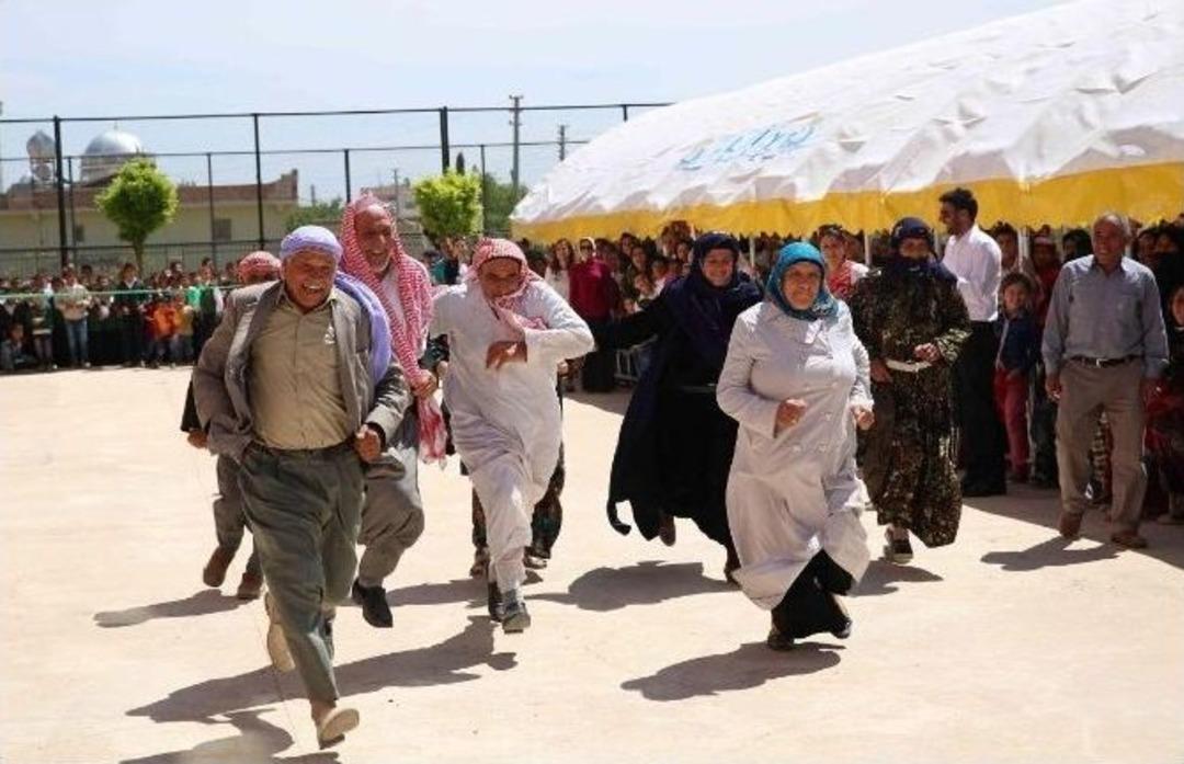 70&rsquo;lik Dedeler Ve Nineler Birinci Olmak İ&ccedil;in Koştu