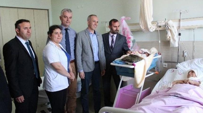 Kutlu Doğum Haftasında D&uuml;nyaya Gelen Bebeklere &Ccedil;eyrek Altın