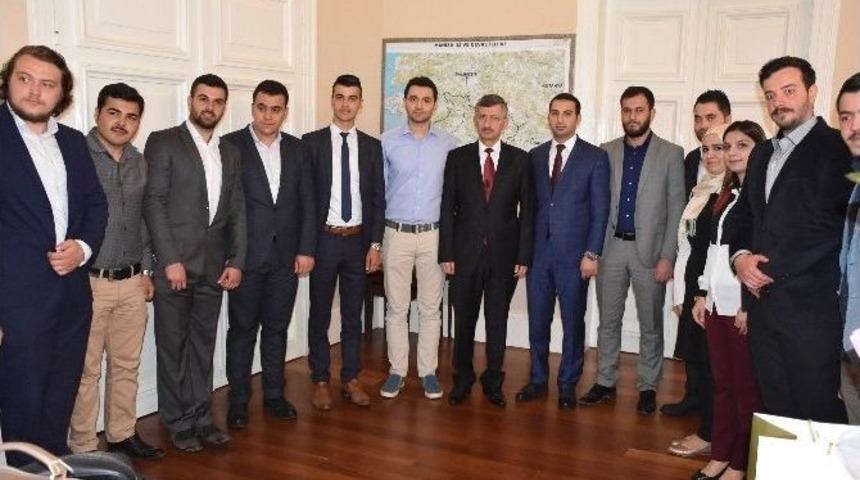 Manisa Ak Parti İl Gen&ccedil;lik Kolları Vali Bektaş&rsquo;ı Ziyaret Etti