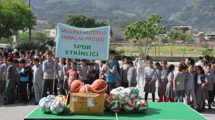 B&uuml;y&uuml;kşehirden Okula Spor Malzemesi Desteği