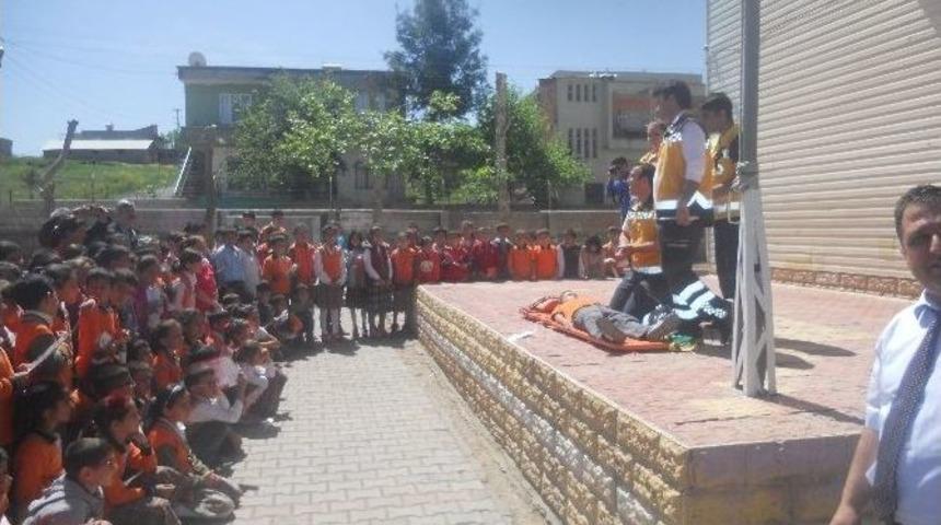 &Ouml;ğrencilere, &ldquo;yaşama Yol Ver&rdquo; Projesi Tanıtılıyor