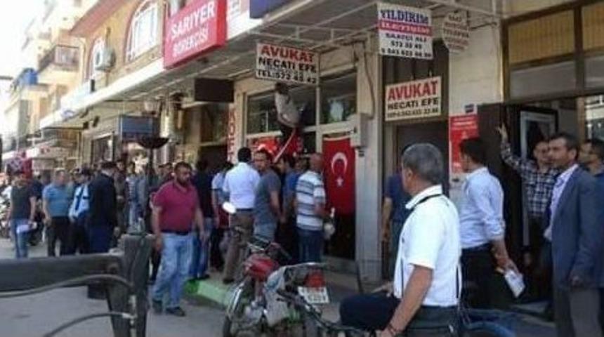 İzmir&rsquo;de K&uuml;rdistan Yazılı Forma Ortalığı Karıştırdı