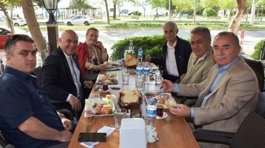 Başkan Eşkinat Stk Buluşmalarına Emekli &Ouml;ğretmenler Derneği İle Devam Etti