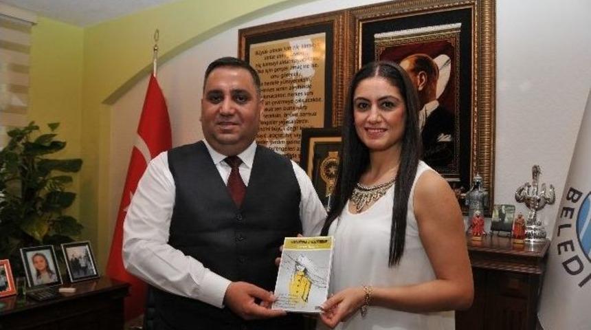 Karacaoğlan Şiir Akşamları&rsquo;na Katılan Sanat&ccedil;ılar Başkan Can&rsquo;ı Ziyaret Etti