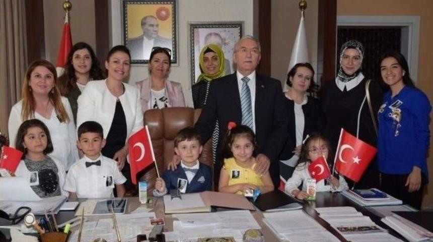 Esogü’lü Minikler Rektör Gönen’i Ziyaret Etti