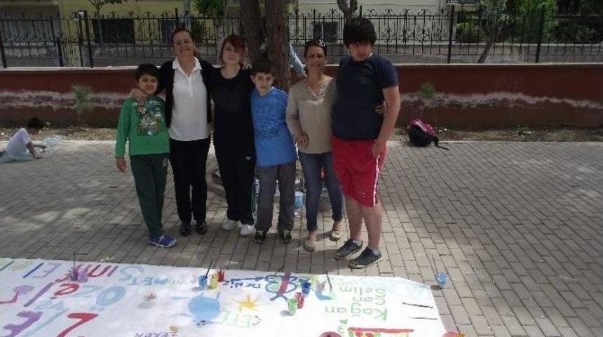 Otizmli &Ccedil;ocuklardan Resim Şenliği