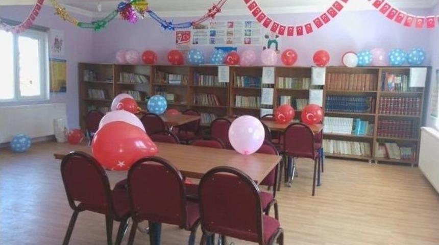 Gen&ccedil;lerden K&ouml;y Okuluna Yardım Eli