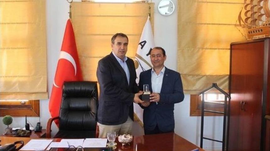 Emekli Personele Plaketli Teşekk&uuml;r