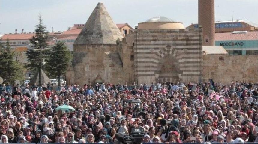 Kutlu Doğum Programına Nihat Hatipoğlu Katıldı