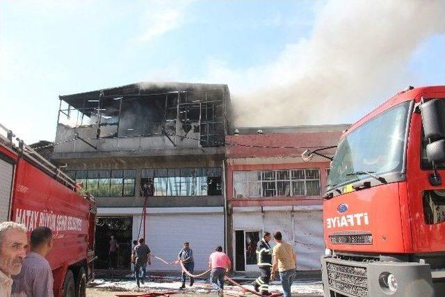 İskenderun Sanayi Sitesinde Korkutan Yangın