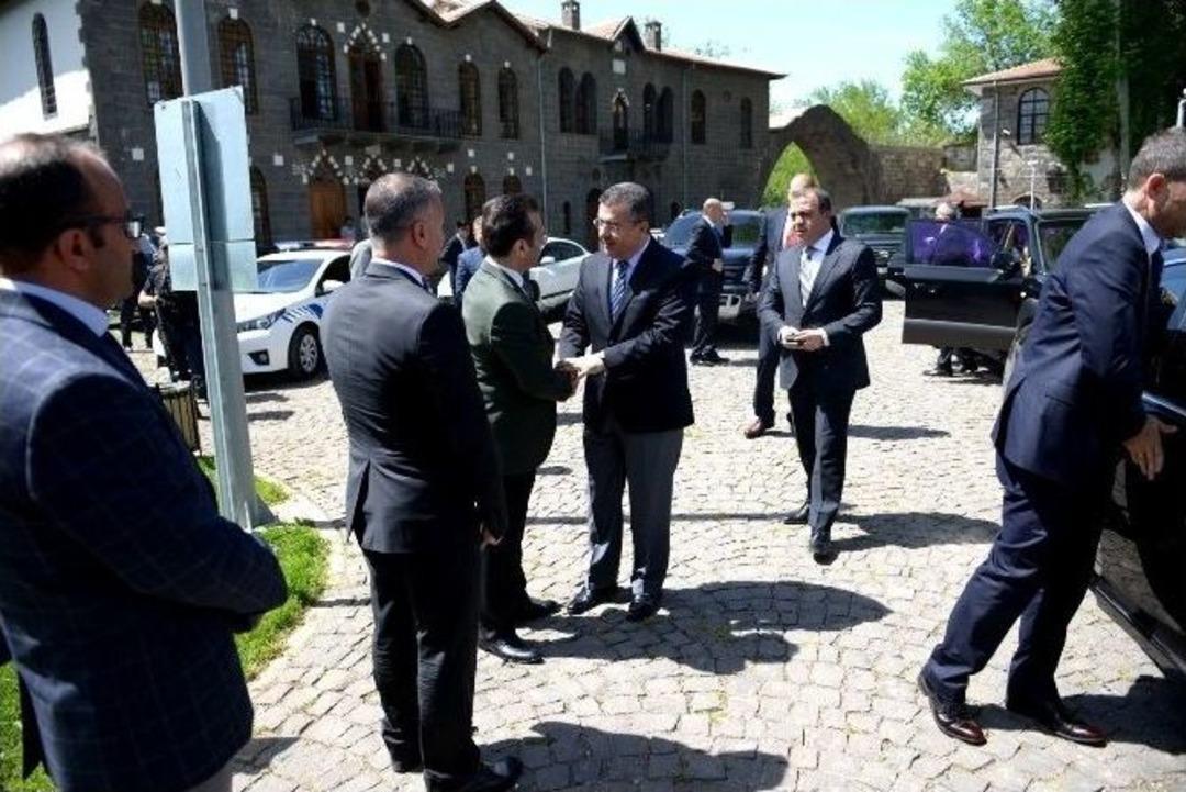 Emniyet M&uuml;d&uuml;r&uuml; Lekesiz Diyarbakır&rsquo;da