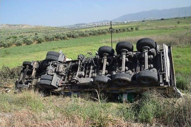 Kükürt Yüklü Tır Devrildi: 1 Yaralı