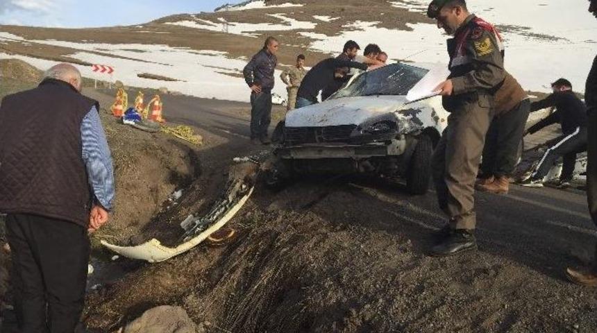 Artvin&rsquo;de Trafik Kazası: 1 &Ouml;l&uuml;, 2 Yaralı