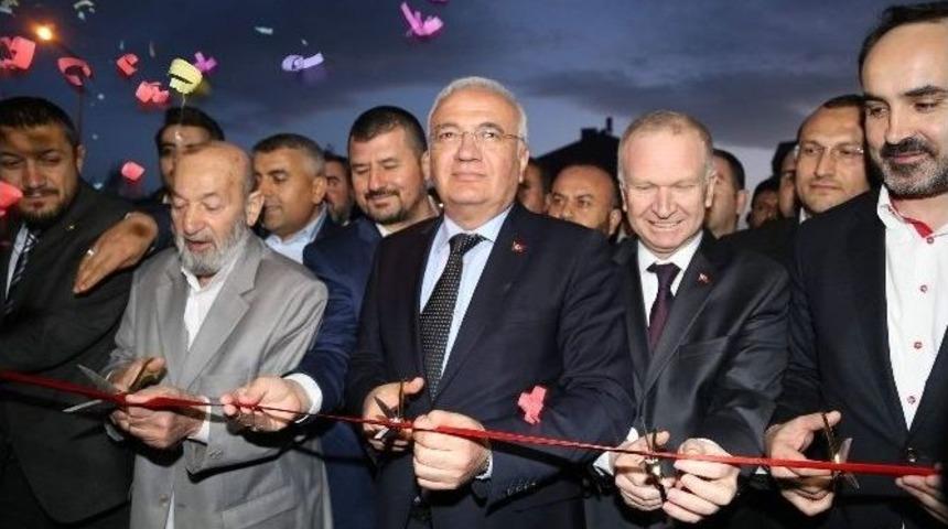 Bakan Elitaş: &ldquo;2016 Yılında T&uuml;rkiye Y&uuml;zde 4,5 B&uuml;y&uuml;me Ger&ccedil;ekleştirecek&rdquo;