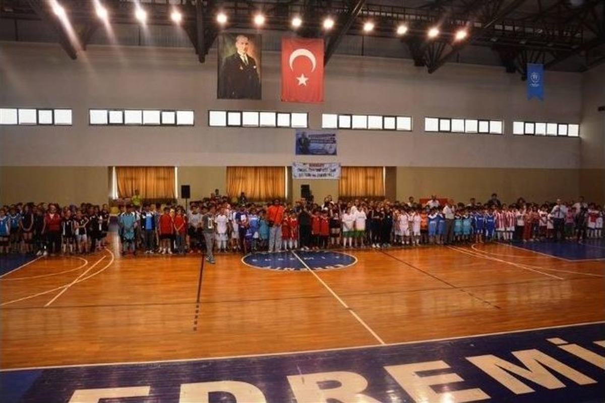 23 Nisan Kupaları Verildi