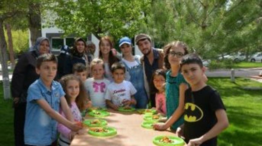 &Ccedil;ocukların G&ouml;zdesi Dolgi Eğlendirmeye Devam Ediyor