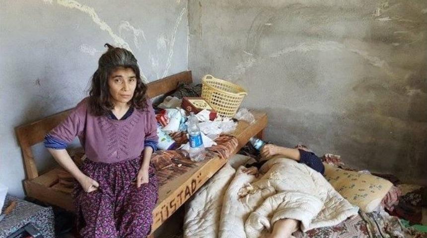 Virane Bir Evde Yaşayan Anne-kızın Dramı