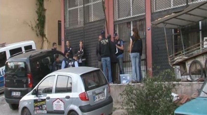 1 Mayıs&rsquo;ta İzmir&rsquo;de Olay &Ccedil;ıkarma İhtimali Olan Derneklere Baskın