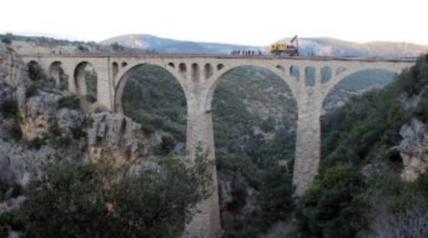 Bond Parlattı, Acenteler Turizm Merkezi Yaptı