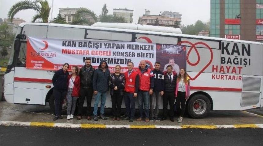 Konser Bileti İ&ccedil;in Kan Verdiler