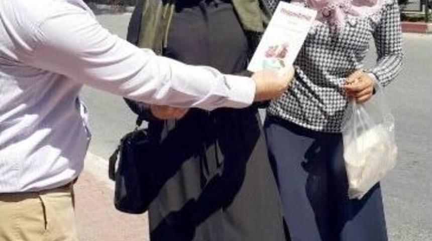 Şefkat Ekibi 3 Bin Kitap Dağıttı