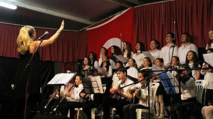 &Ccedil;ocuk Orkestrası B&uuml;y&uuml;ledi