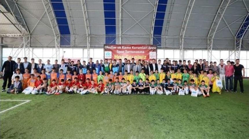 &Ouml;ğrenciler Okullararası Spor Turnuvası&rsquo;nda Yarıştı