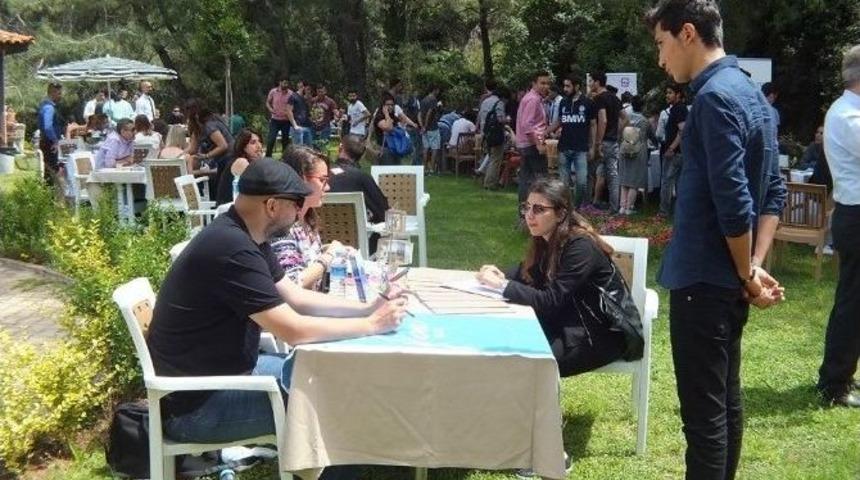 &Uuml;niversiteliler Sekt&ouml;r Temsilcileriyle Buluştu