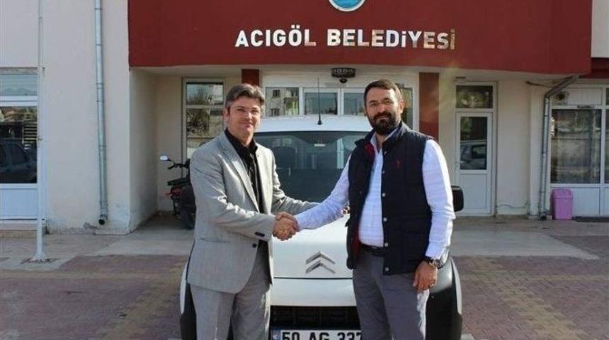 İş Adamı Uluer, Acıg&ouml;l Belediyesine Ara&ccedil; Hibe Etti
